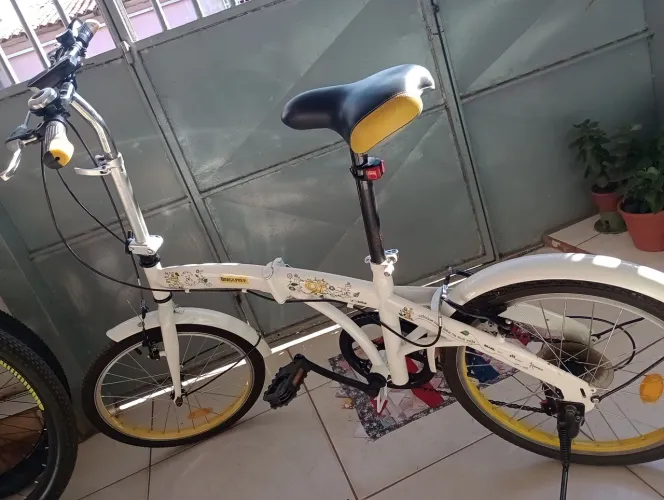 Vendo bicicleta dobrável aro 20 praticamente Nova