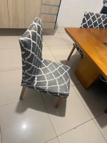 Vendo mesa e conjunto de cadeiras 