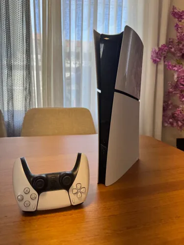 PLAYSTATION 5 SLIM MÍDIA DIGITAL EM EXCELENTE ESTADO!