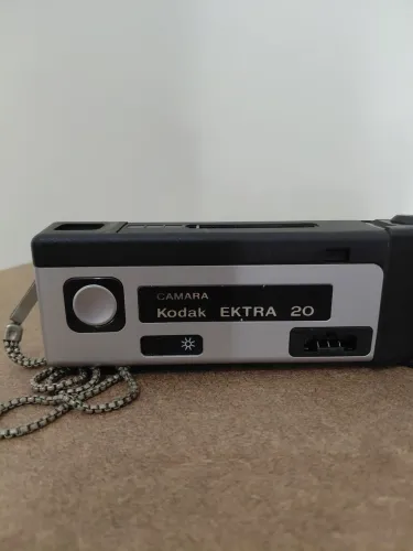 Câmera Vintage Kodak Ektra 20 - Item de Colecionador