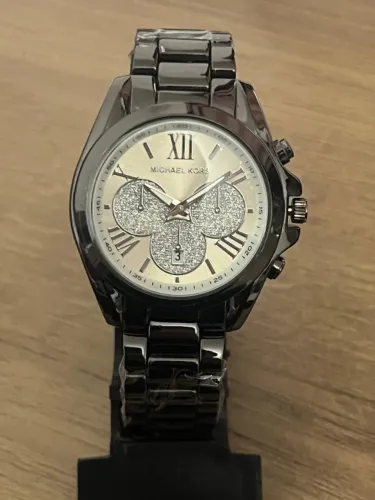 Relógio de pulso feminino MK preto com pedrinhas