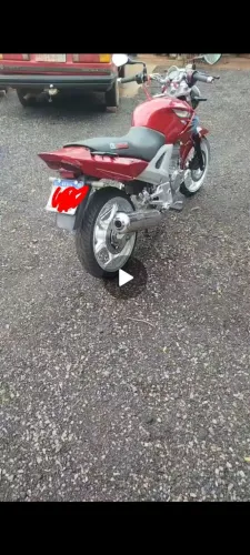Twister top com freio a disco traseiro tudo bem organizado moto bonita e chamativa