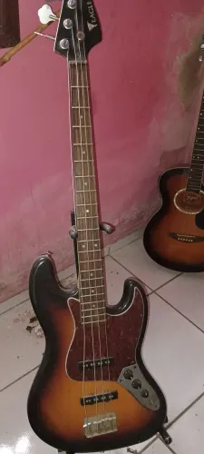 Baixo 4 cordas