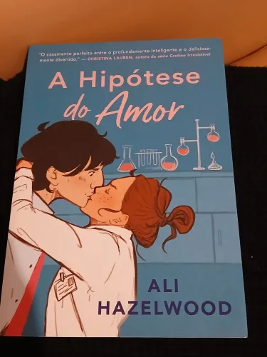 Livro A hipótese do amor da Ali Hazelwood