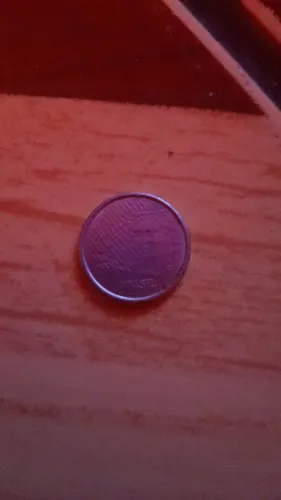 Prata de um centavo de 1977 com inverso invertido
