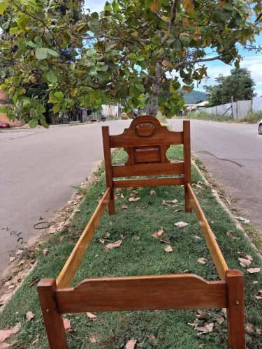 Vende-se Cama de solteiro R$600