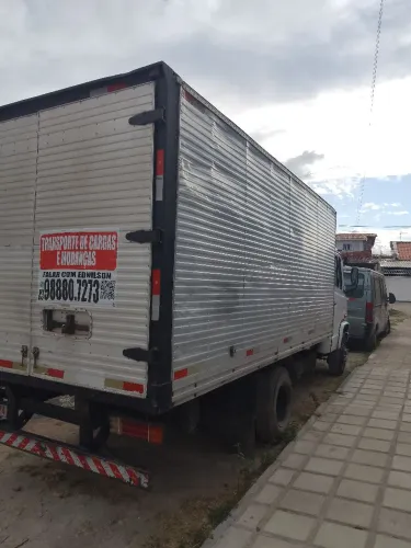Vendo caminhão baú