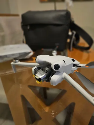 Drone DJi Mini 4 Pro - Controle com Tela - Bateria Plus - Bag