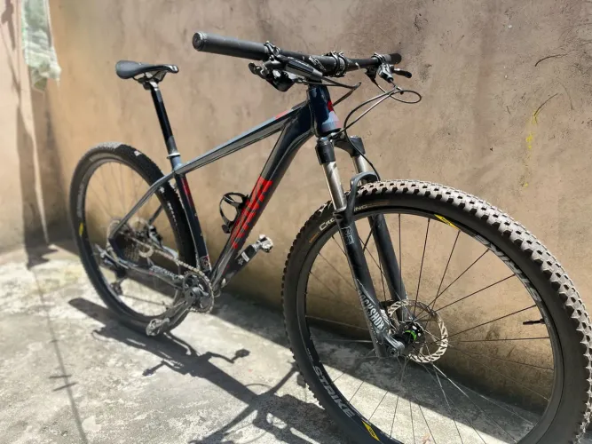Bike de trilha, retirada de peças