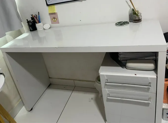 Escrivaninha branca