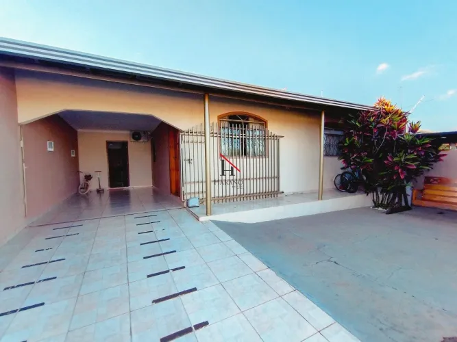 Casa com 3 dormitórios e área gourmet a venda na Zona Leste