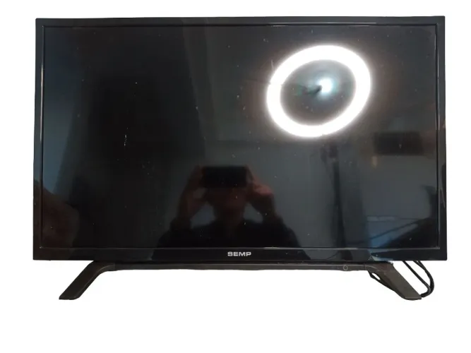 Semp DL3253W TV 32" com Chromecast junto