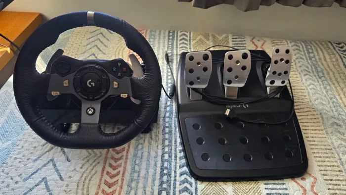 Volante Gamer Logitech g920 com Pedais - Compatível com Xbox séries S, X/S, One e PC