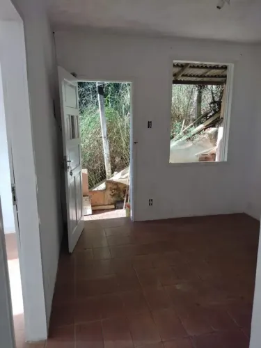 Aluguel de casa com 2 qtos, quintal no Humberto Rovigatti!!