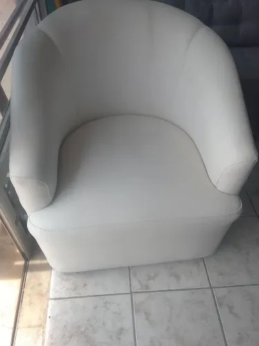 Temos poltronas