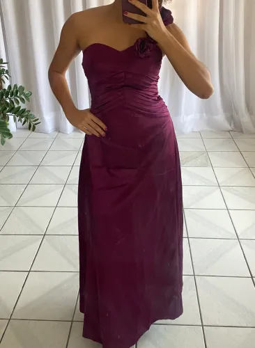 Vestido festa/casamento vinho ombro unico