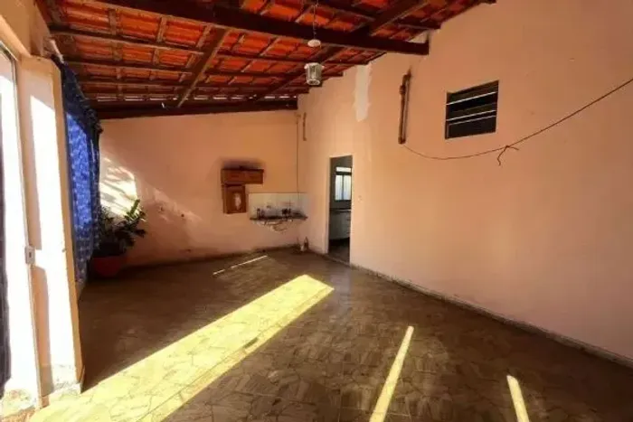 R170 - IMÓVEL Á VENDA NA RIBEIRA