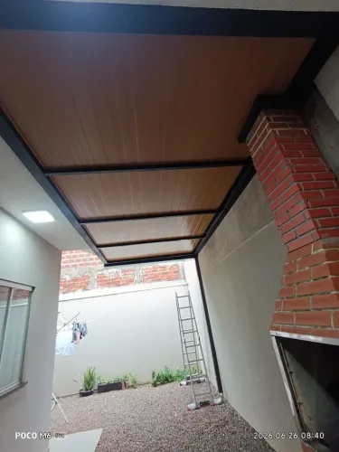 Cobertura de telha de ferro