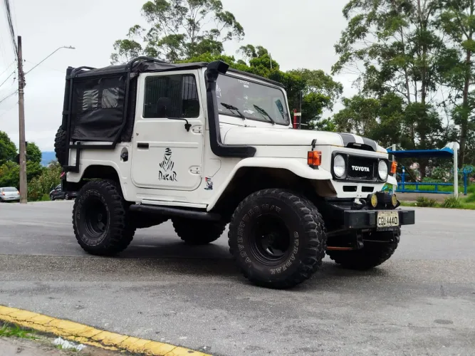 Toyota Band.Jipe Capota de Lona Diesel 1989