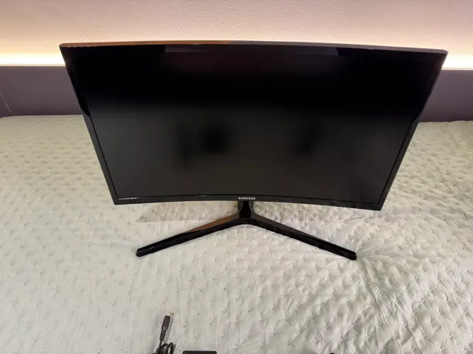 Monitor Samsung 24? Polegadas CR G5 - 144hz Curvo 1800R