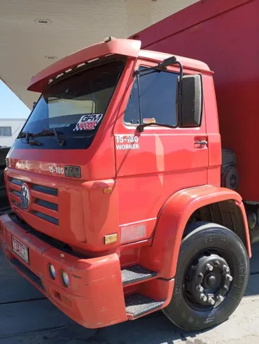Caminhão Volks 15-180