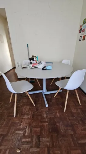 Mesa 4 lugares com cadeiras