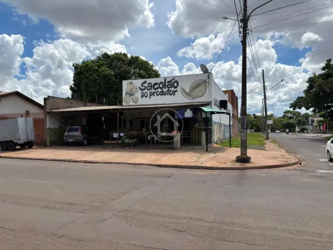 SALÃO BEM LOCALIZADO