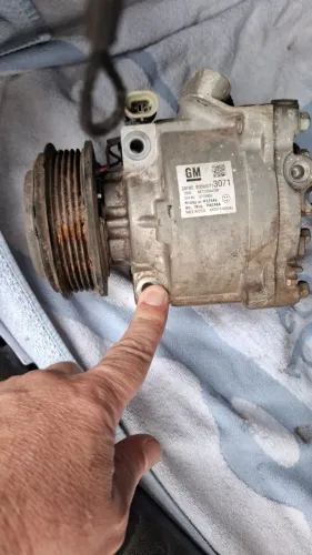 Compressor do ar condicionado original do Onix/Prisma