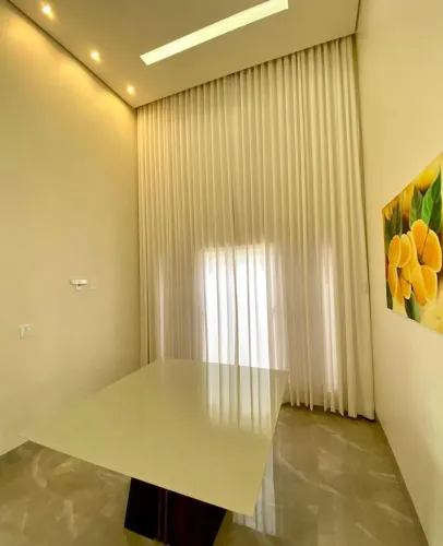 Cortina no trilho suíço 