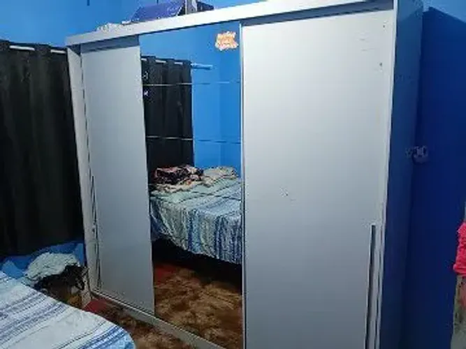 Guarda-Roupa Casal (Usado) c/ Portas de Correr e Espelho