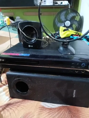 Vendo Homer theater pega Aux rádio pendrive pega só três saidas