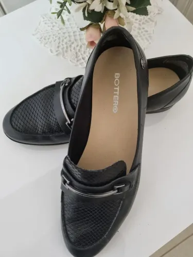 Sapatos em couro