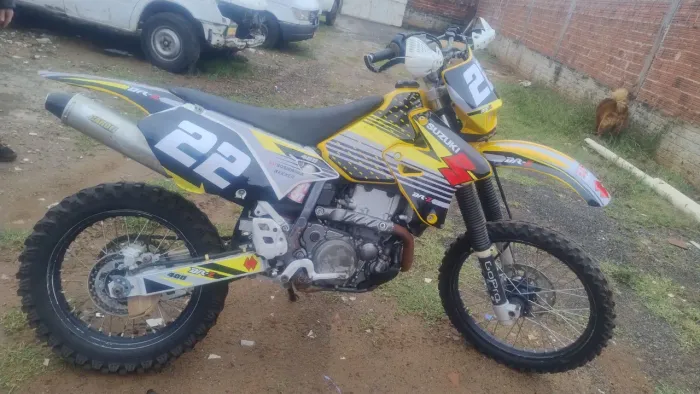 Moto de trilha Suzuki
