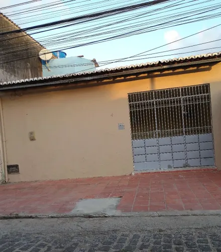 Casa semi-mobiliada no Pq. de Exposições/Jockey Club em Parnamirim