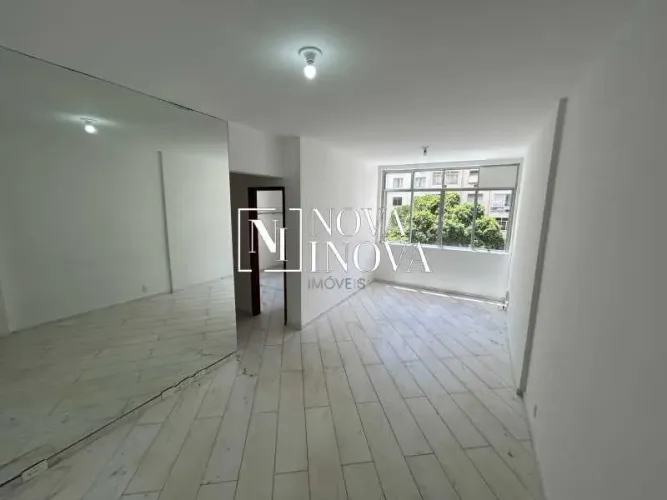 Apartamento - / Residencial / Copacabana