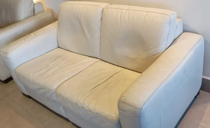 Conjunto de sofás em couro 2 e 3 lugares da Natuzzi (marca Italiana)