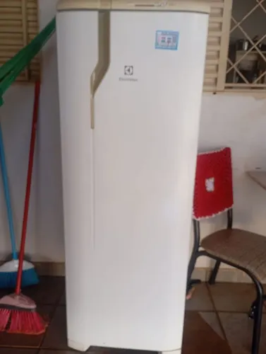VENDE-SE GELADEIRA USADA