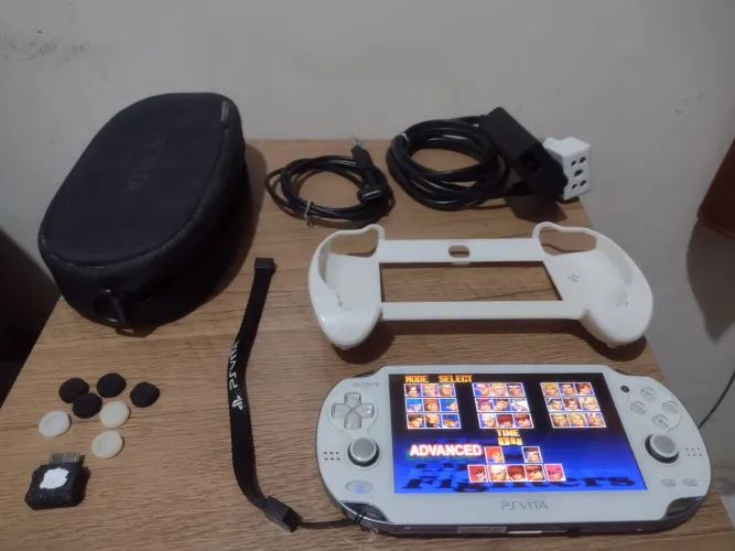 PS Vita Fat Branco Desbloqueado 256GB Excelente