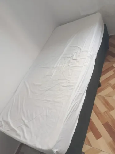 Vendo cama box solteiro