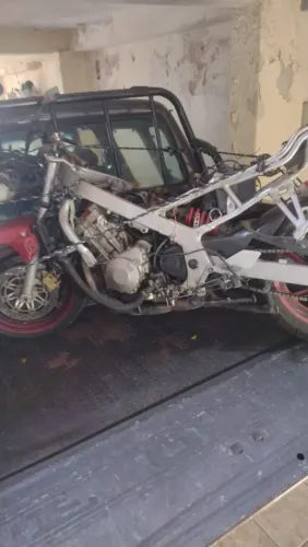 VENDO UMA CBR 600F EM PROJETO QUASE CONCLUÍDO.