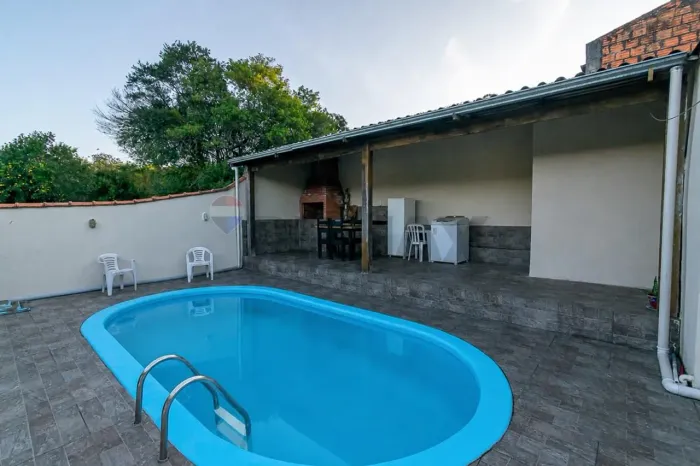 Casa com Piscina, Espaço Gourmet e 3 Dormitórios