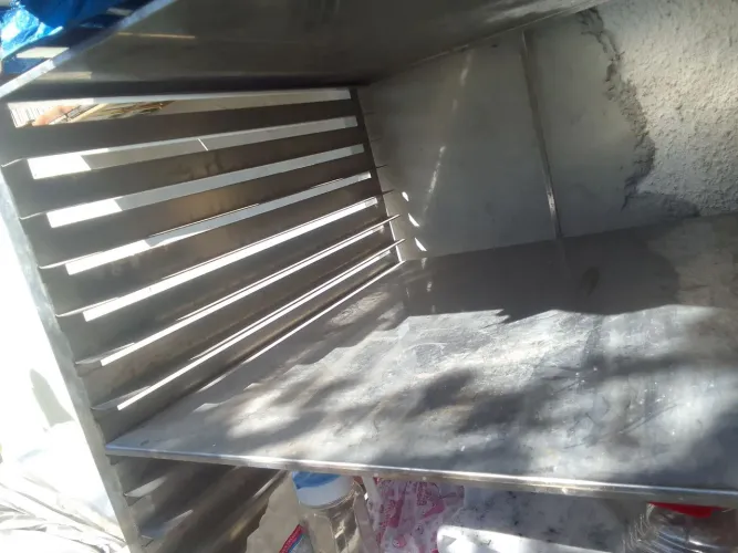 Vendo armário esqueleto pra pão inox vertical de padaria
