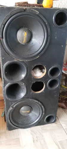Caixa de som automotivo 