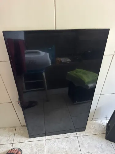 Televisão de 49  polegadas com defeito 
