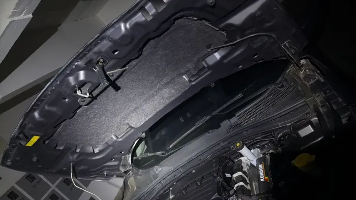 Tratamento acústico automotivo