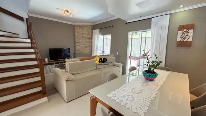 Venda de Casa em Condomínio em Cotia-SP - Jardim da Glória 3 Quartos, 1 Suíte, 2 Salas, 3 
