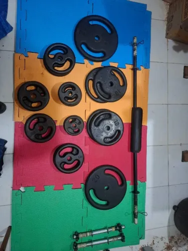 Conjunto de anilhas 2x 20kg, 4x 10kg, 4x 5kg, 4x 4kg, 4 2kg, 4 1kg, total 128kg