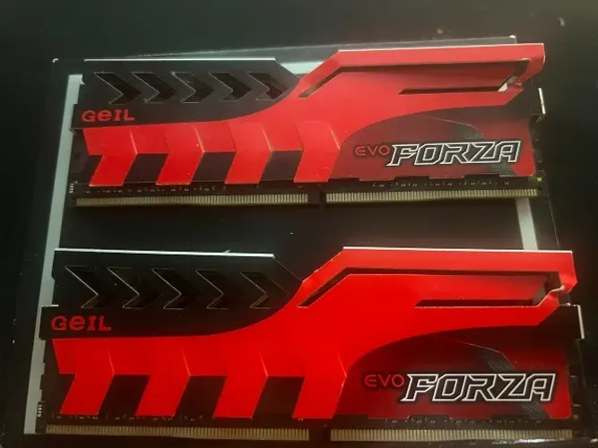 16 gb (2x8gb) ddr4 2400 mhz Geil Evo Forza CL 15 (USADA E FUNCIONANDO)