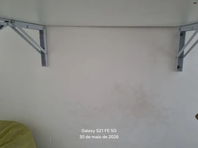 Mesa suspensa