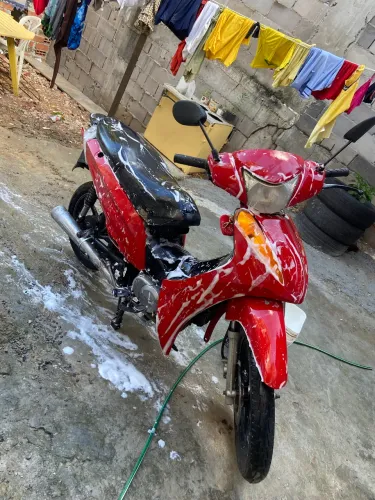 Jet com motor de pop100